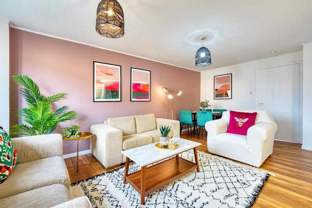 Image of 2 Bedroom Gardens Retreat with Free Parking