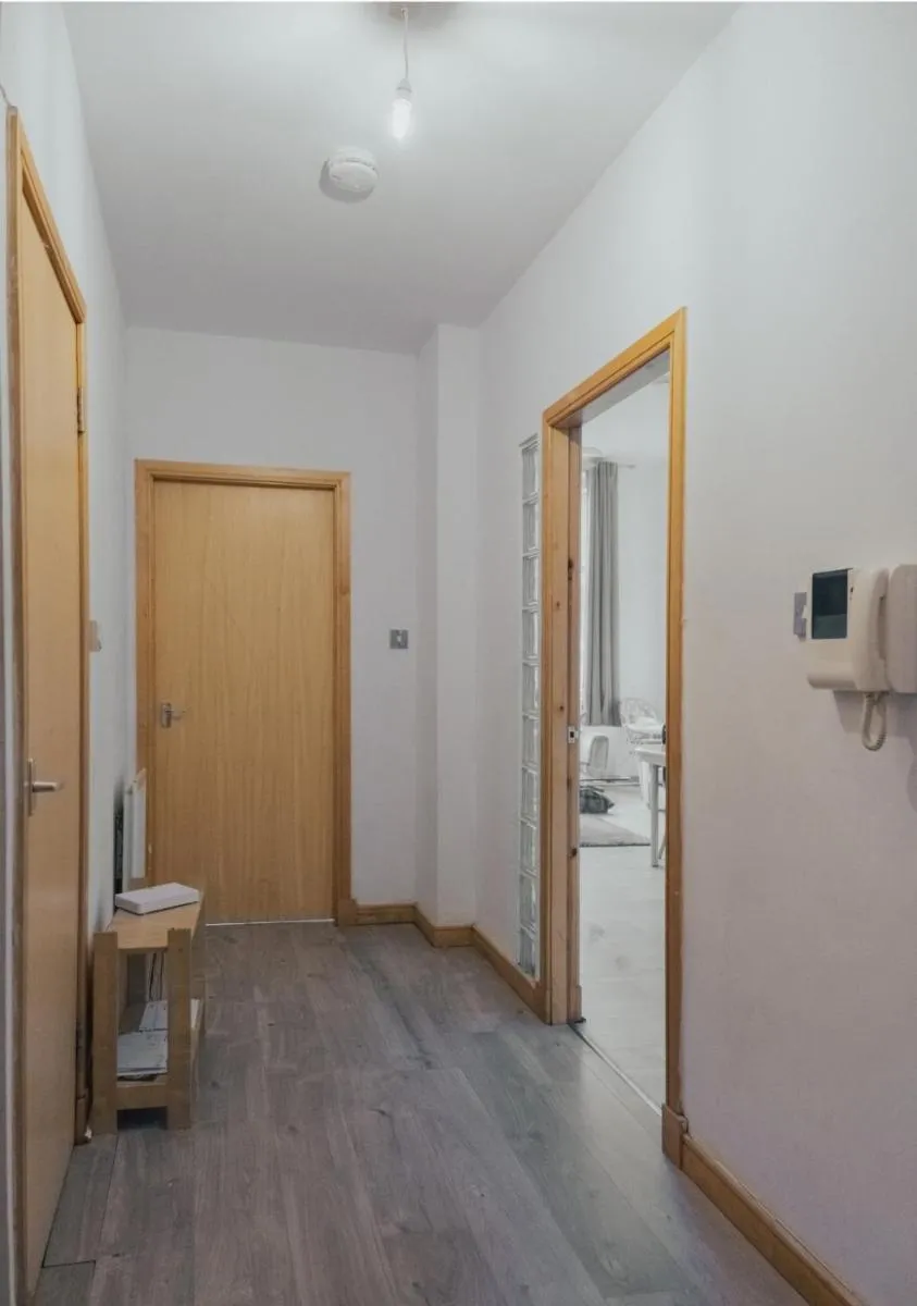 Image 3 of 2 bed Renfield st City Center