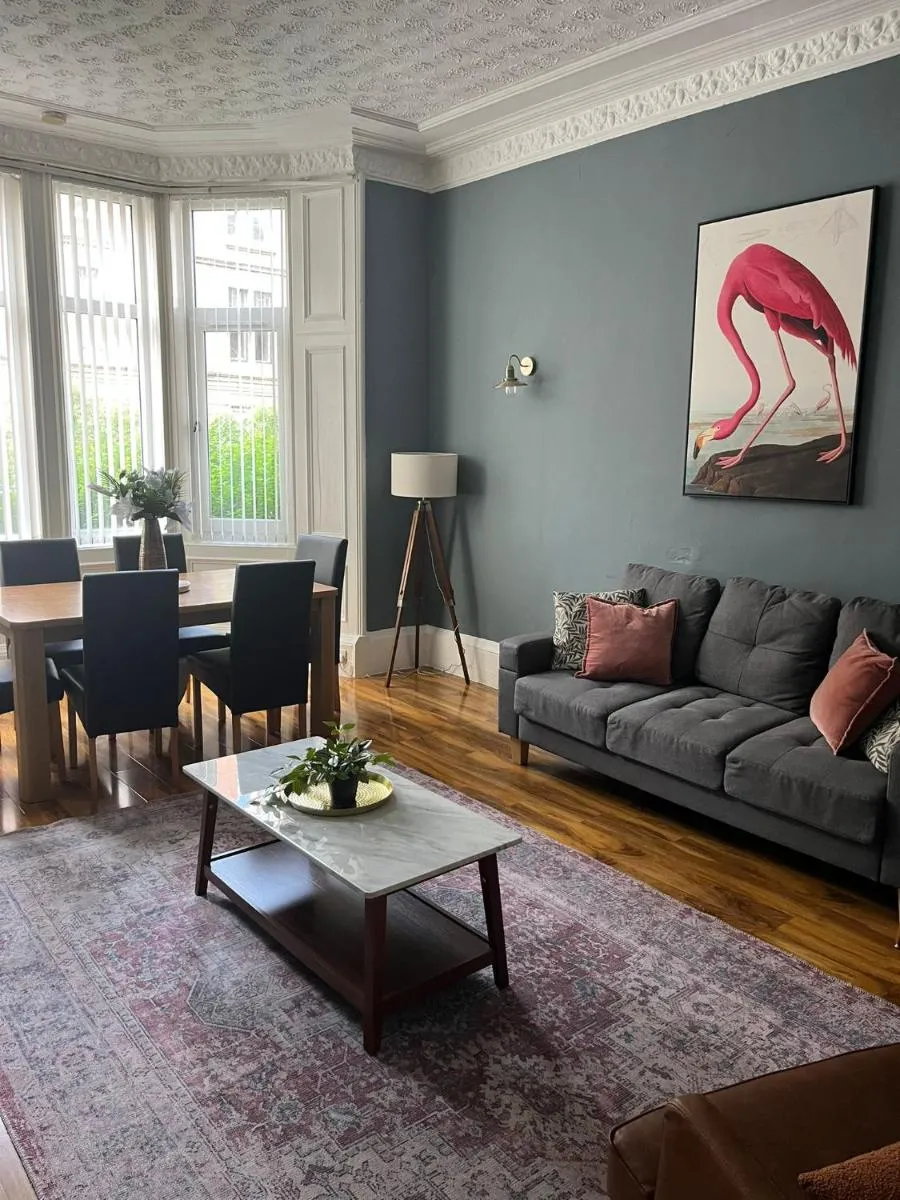 Image 3 of 3BR Apt Near Ibrox Subway Sleeps 7 and Parking