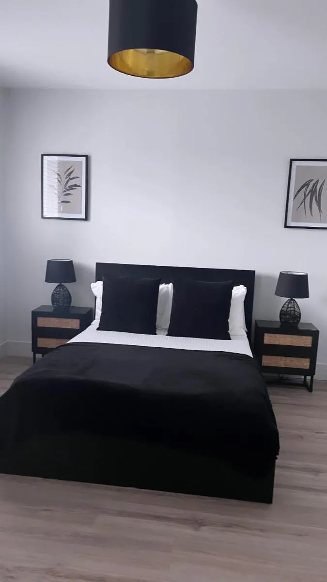 Image 1 of 3 Bedroom House Near City Centre Glasgow Sleeps 7