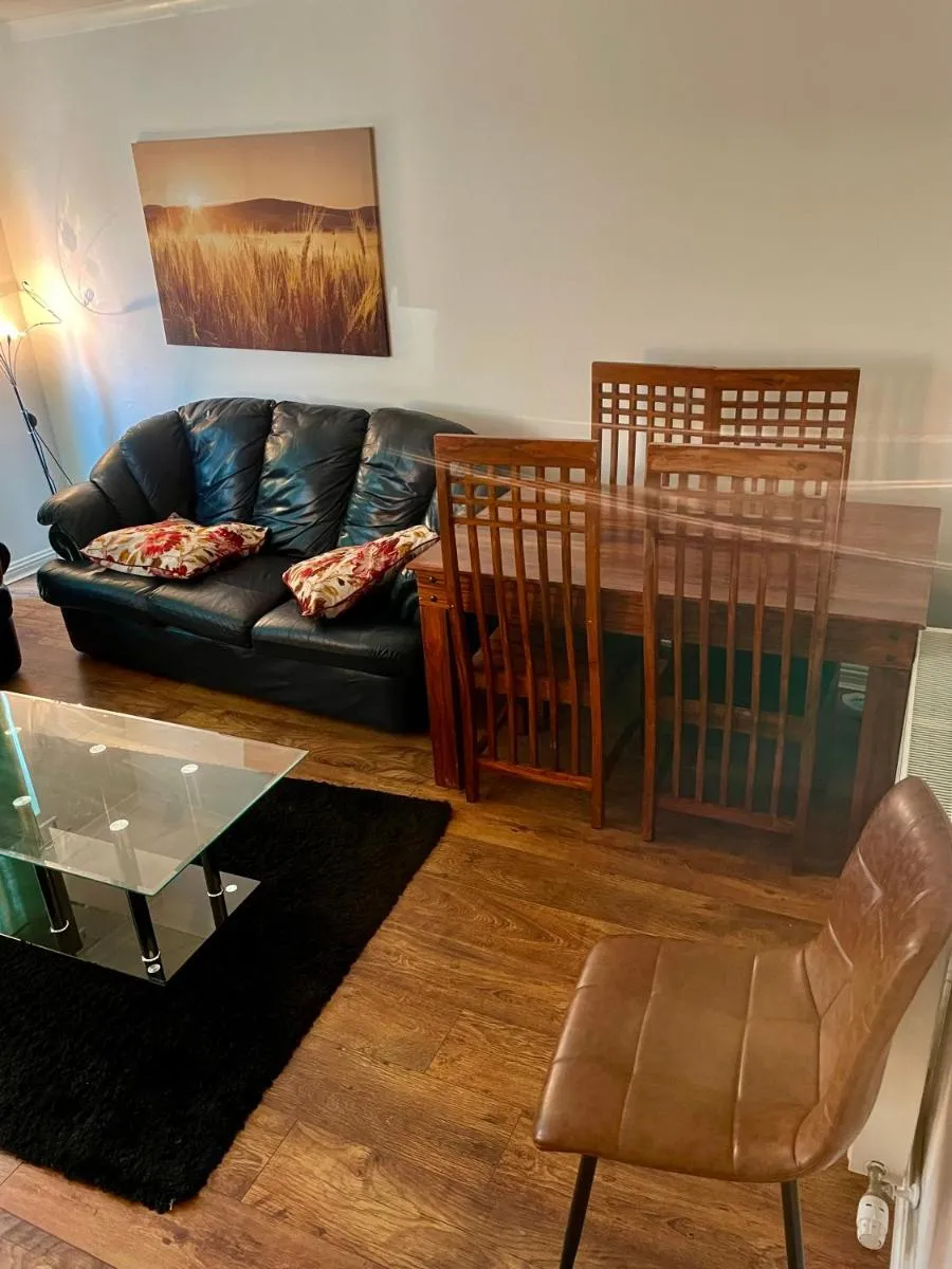 Image 3 of 3 beds in a 2 bedroom COSY apartment located close to city centre Glasgow