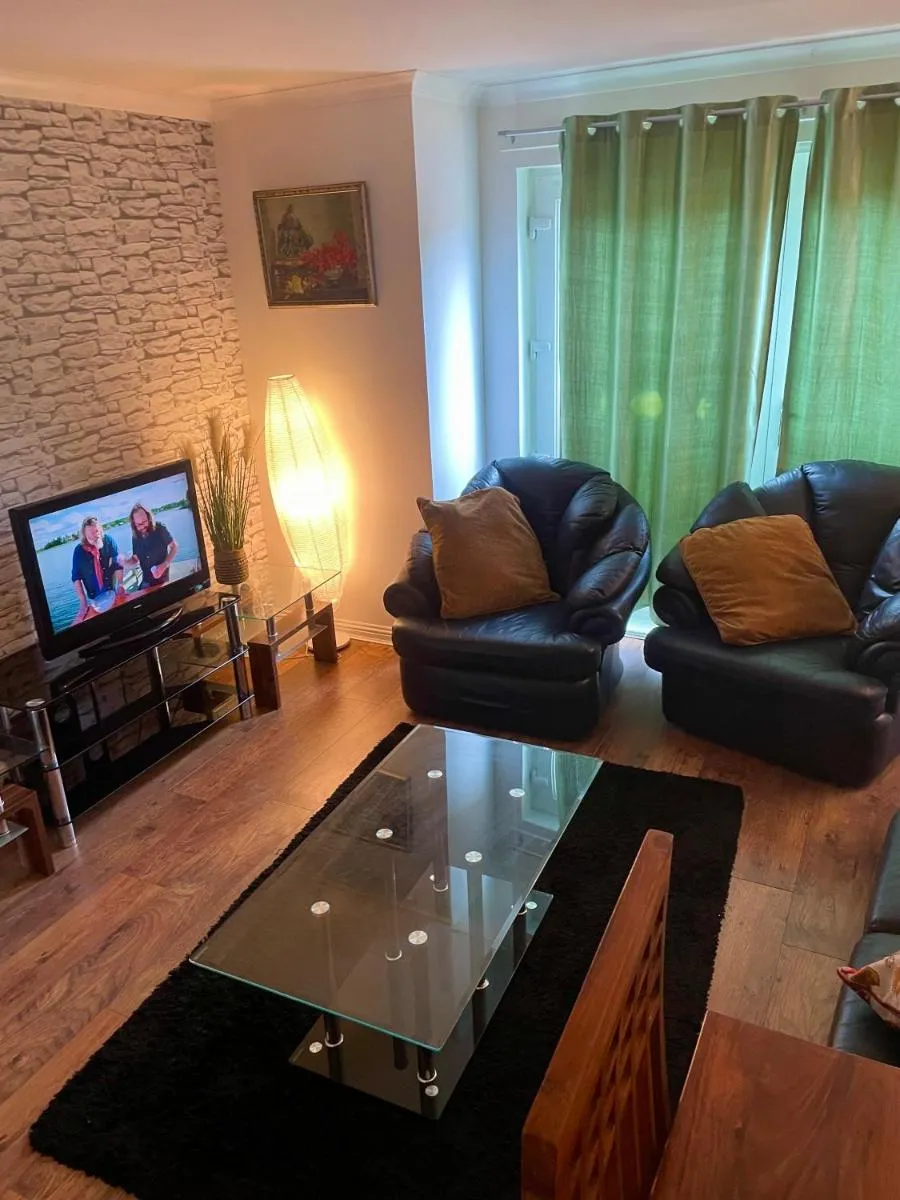 Image 6 of 3 beds in a 2 bedroom COSY apartment located close to city centre Glasgow