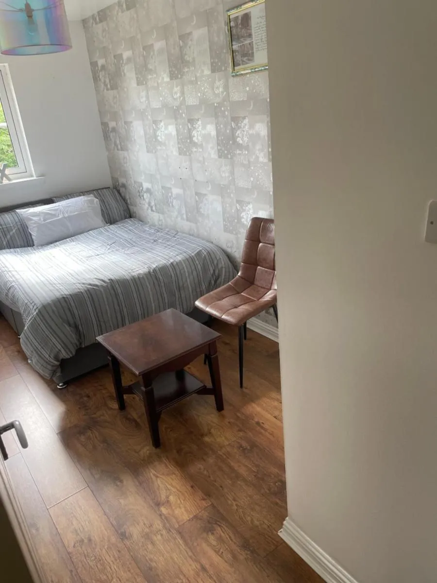 Image 2 of 3 beds in a 2 bedroom COSY apartment located close to city centre Glasgow