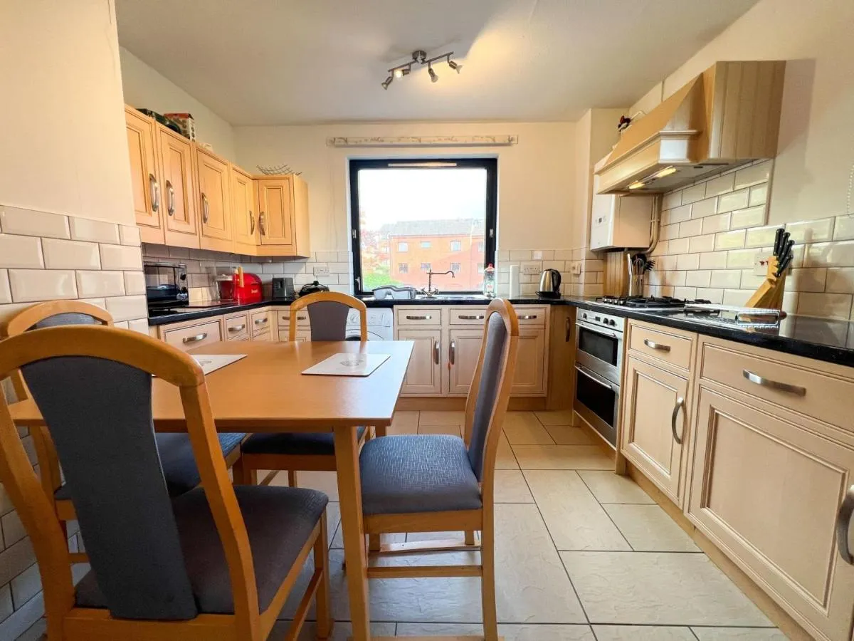 Image 3 of Anniesland Glasgow 1bd Flat – Free Parking