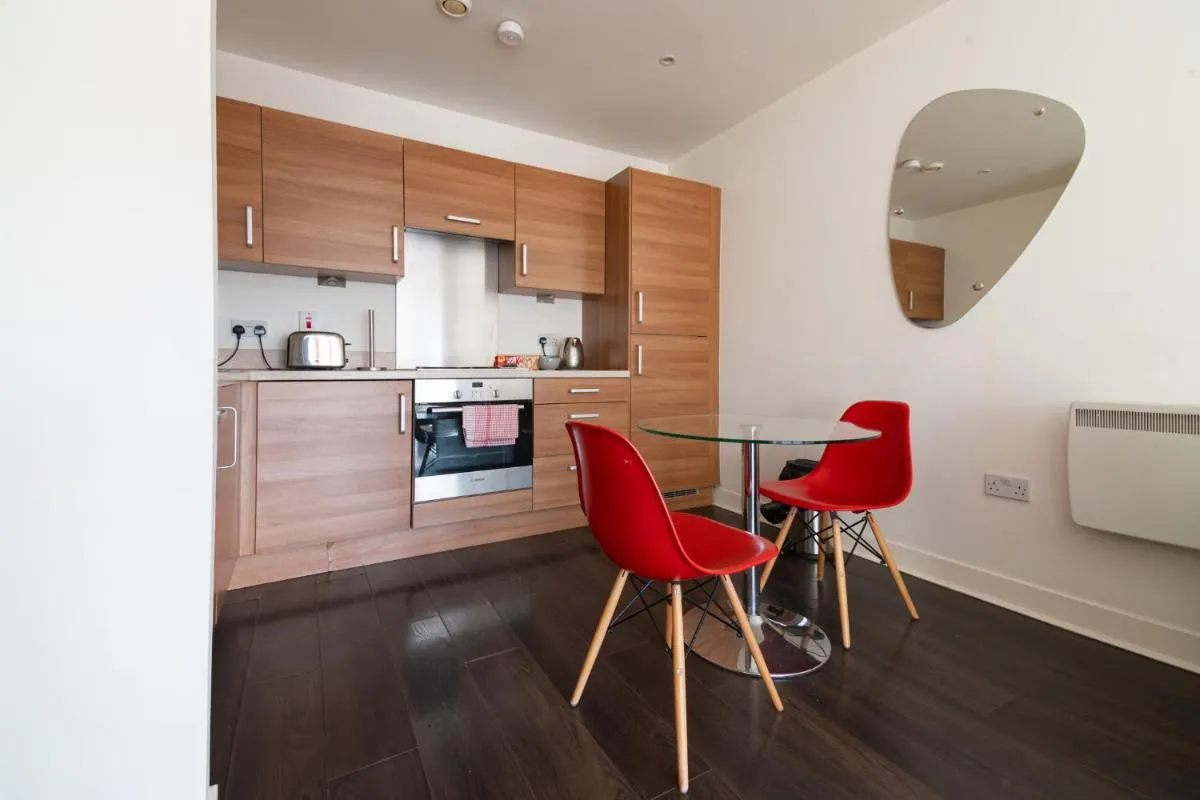 Image 3 of Argyle Apartment