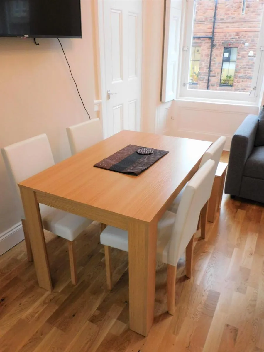 Image 6 of Beautiful 3 bed apt in the City Centre