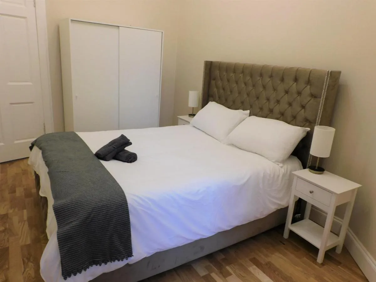 Image 1 of Beautiful 3 bed apt in the City Centre