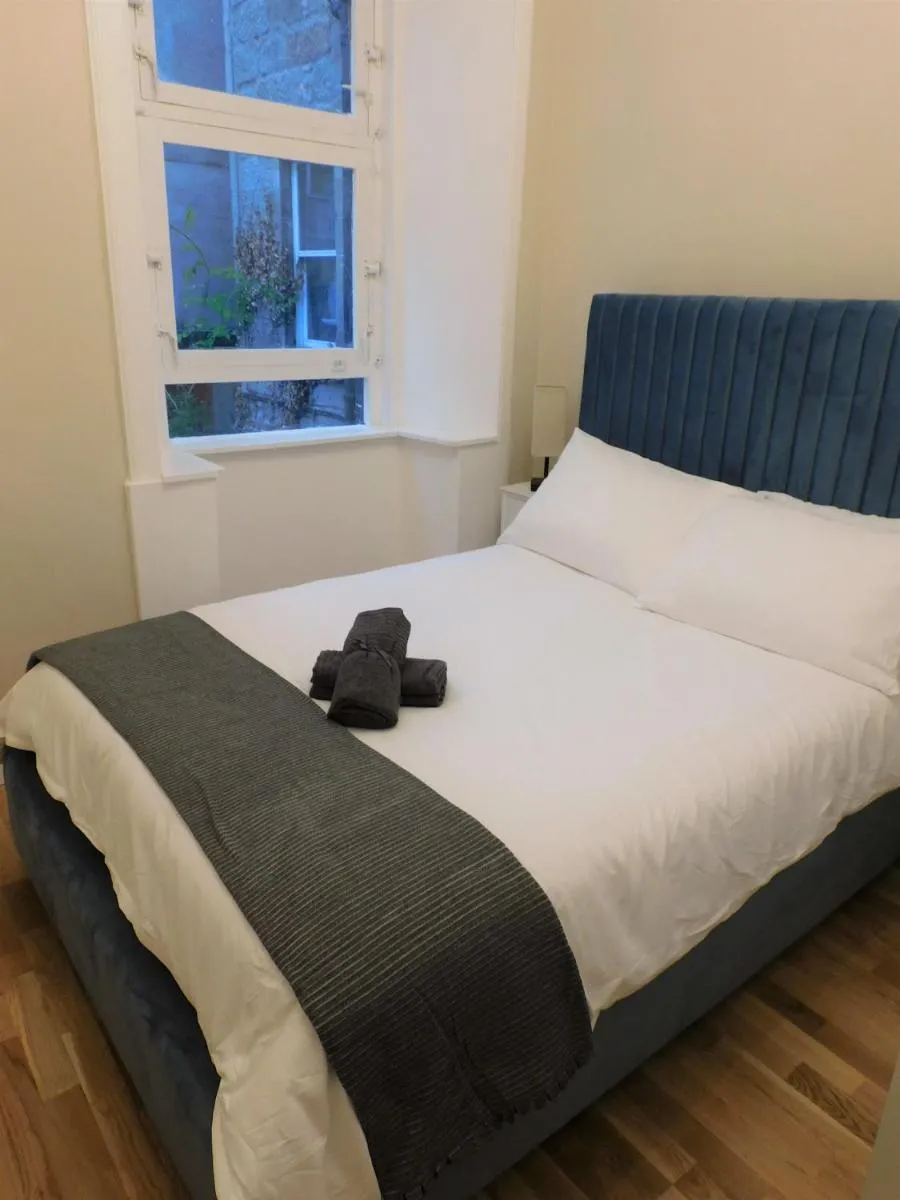Image 3 of Beautiful 3 bed apt in the City Centre