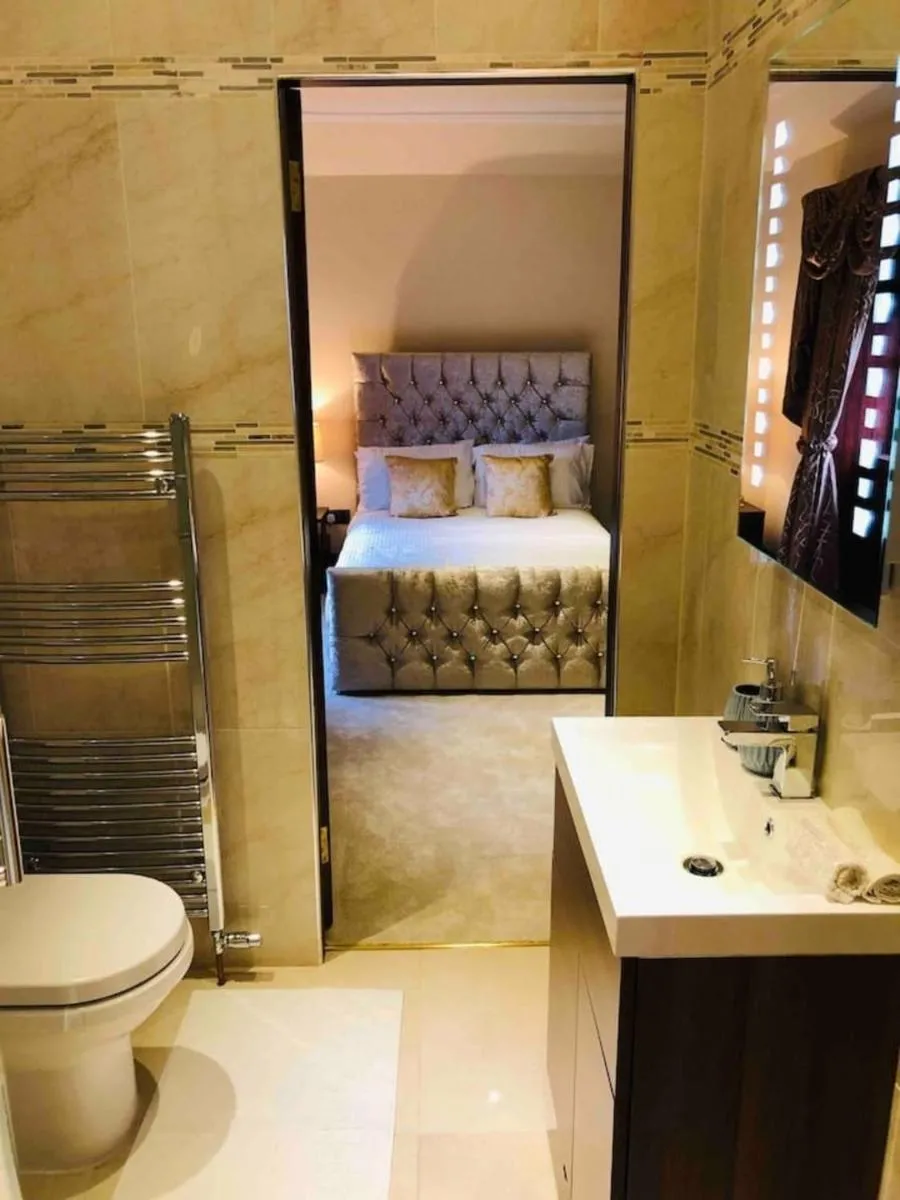 Image 3 of Beautiful 4-Bed Villa in Glasgow