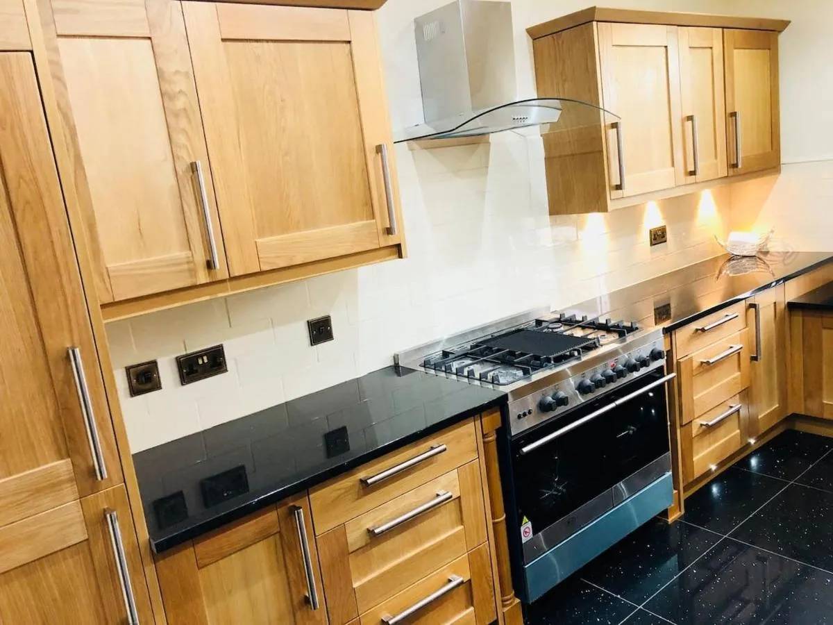Image 2 of Beautiful 4-Bed Villa in Glasgow