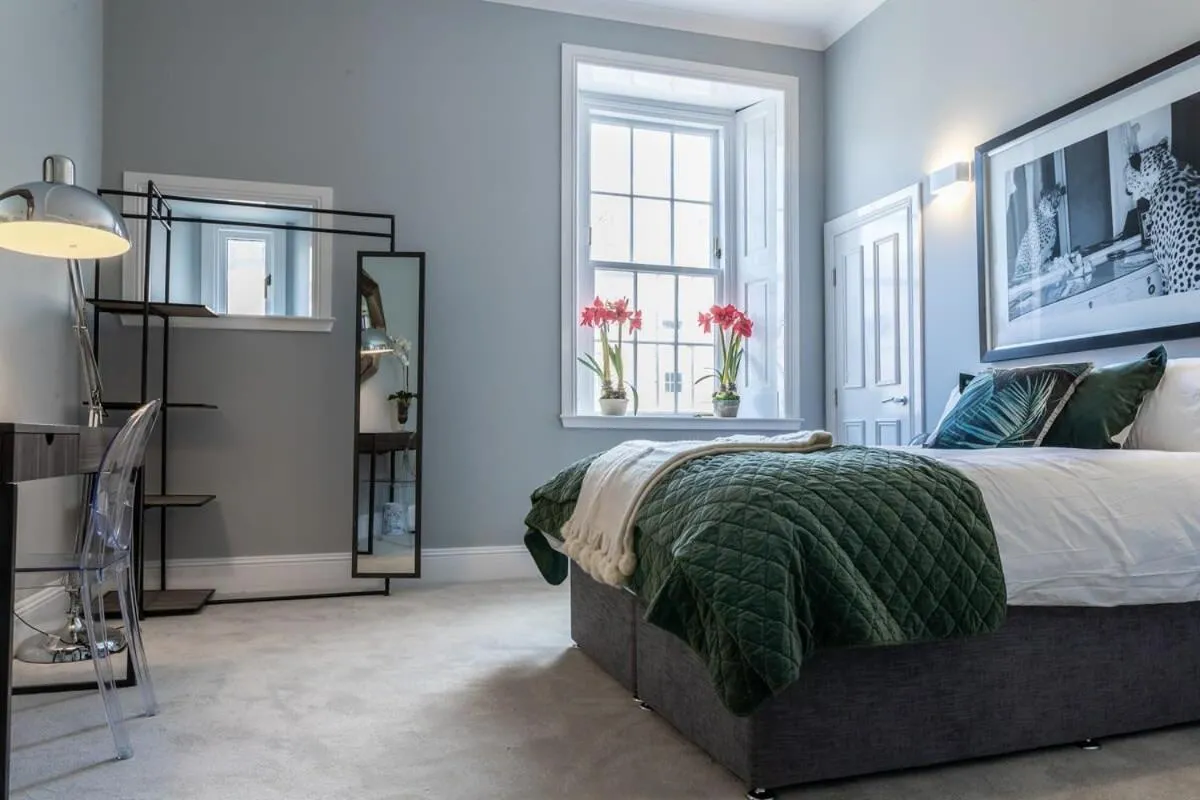 Image 1 of Beautiful 4 bed flat in perfect central location