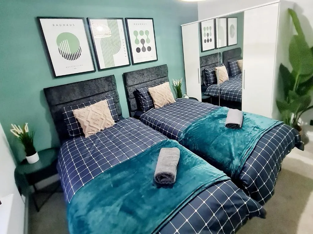 Image of Bright 3BR walking distance to town – FREE parking