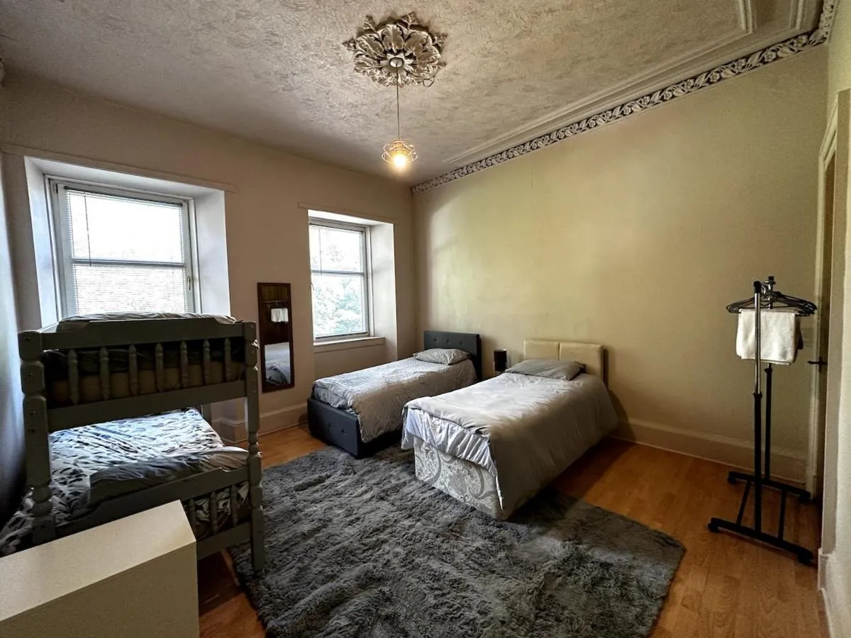 Image 1 of Cheerful 5 Bedroom House Close to Central West End and Parking