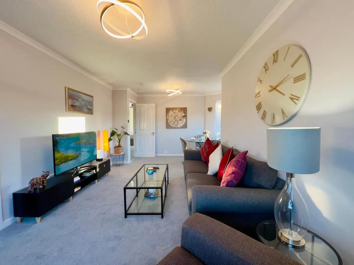 Image 4 of Chic & Cozy 2-Bed Flat in Glasgow – Free Parking