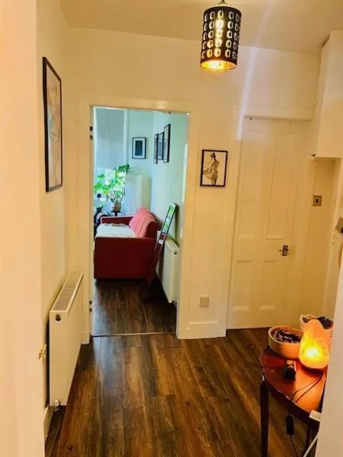 Image 5 of Cosy Traditional West End flat