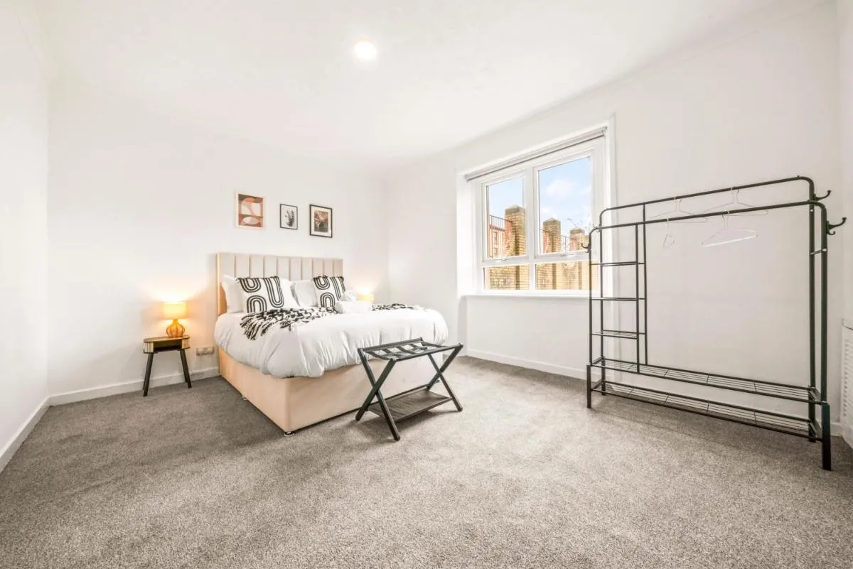 Image 4 of Cosy and Bright 3-Bedroom Flat