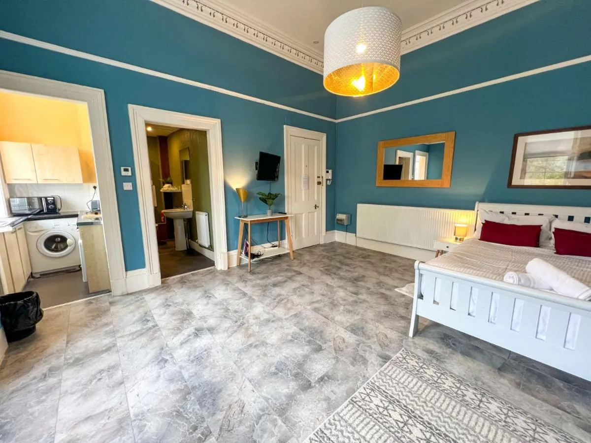 Image 3 of Cozy Studio Apartment of Glasgows West End