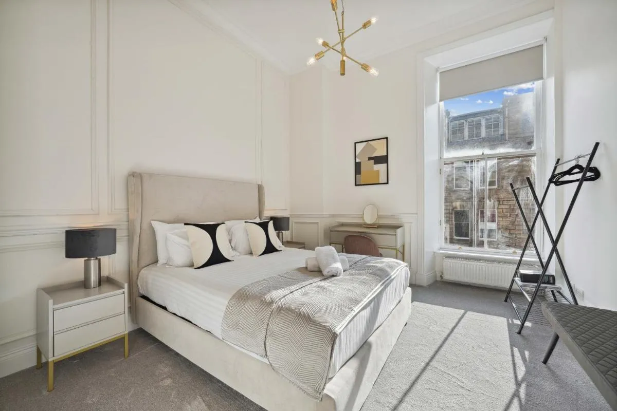 Image 1 of (G1) Elegant 2 bed Blythswood Apartment