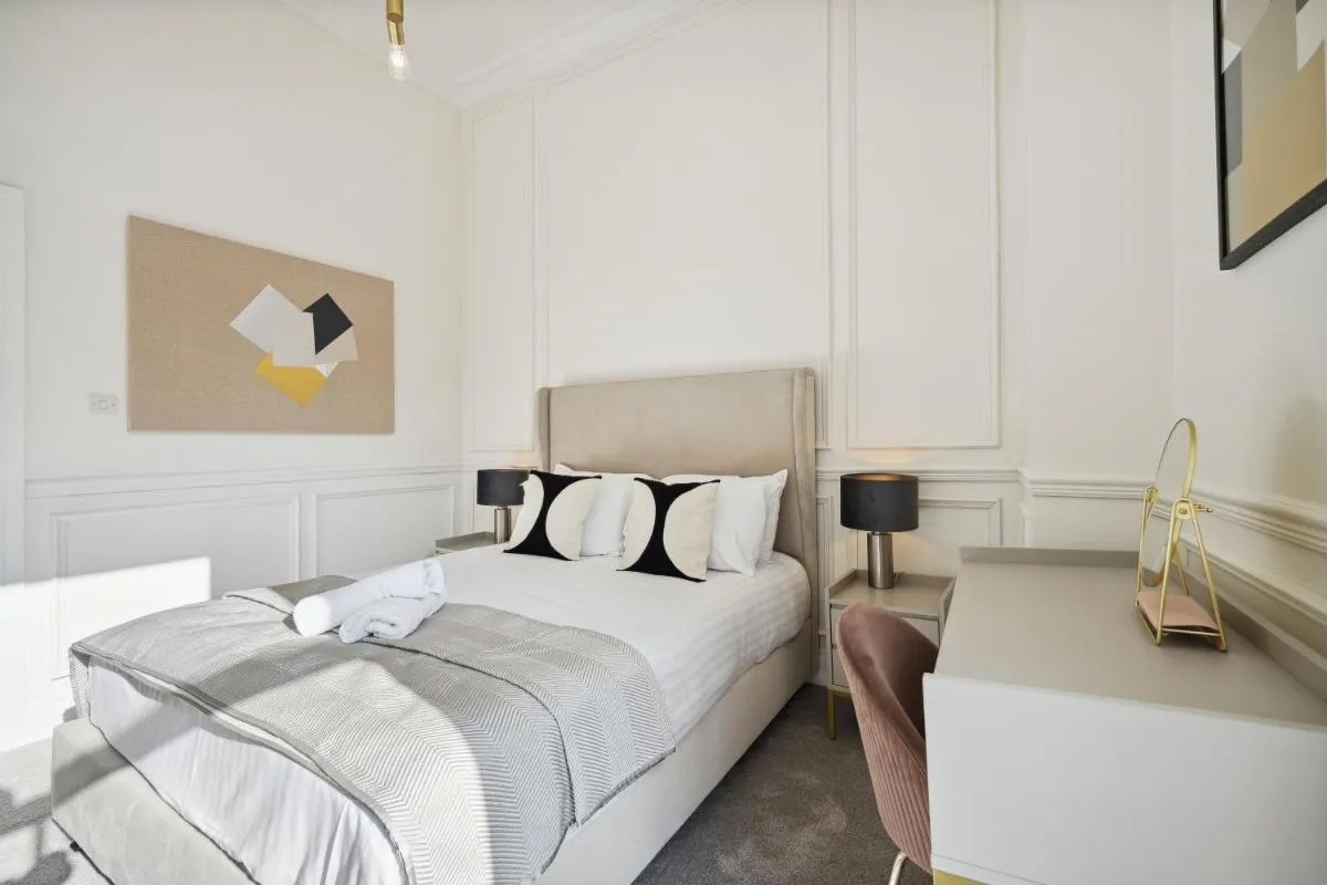 Image 6 of (G1) Elegant 2 bed Blythswood Apartment