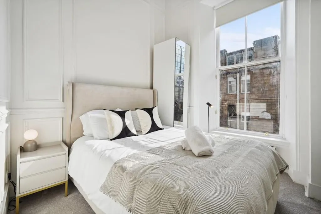 Image 1 of (G2) Central 1 Bed Blythswood Flat