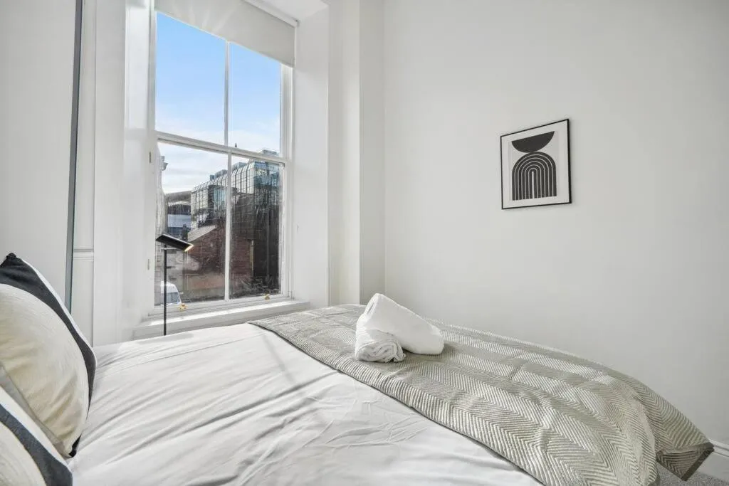 Image 6 of (G2) Central 1 Bed Blythswood Flat