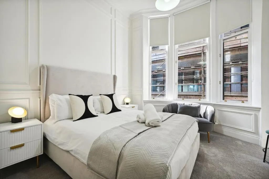 Image 4 of (G3) Grand 2 bed Blythswood Apartment