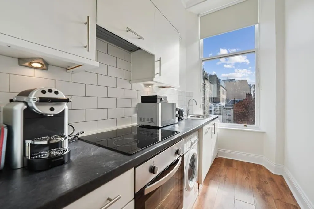 Image 3 of (G3) Grand 2 bed Blythswood Apartment