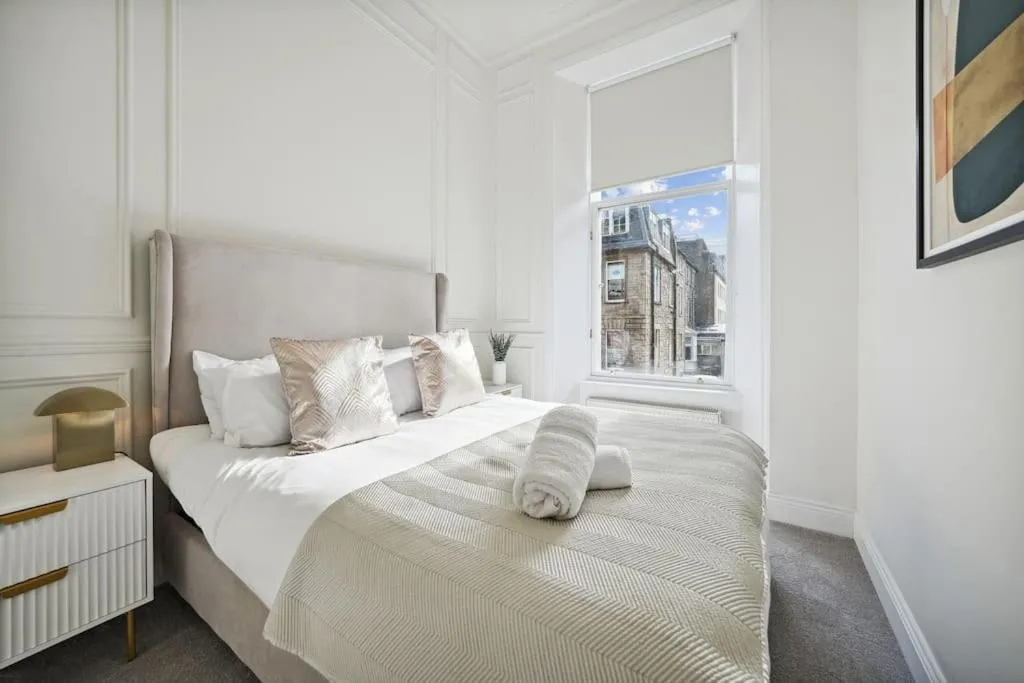 Image 6 of (G3) Grand 2 bed Blythswood Apartment