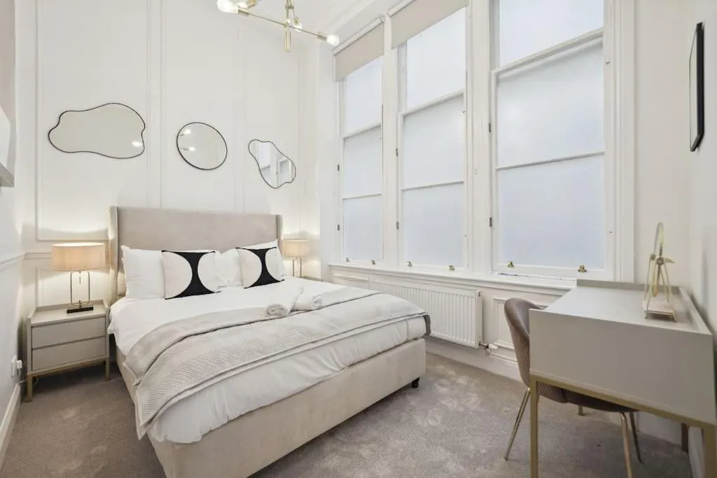 Image 1 of (G4) Luxurious 2 Bed Blythswood Flat