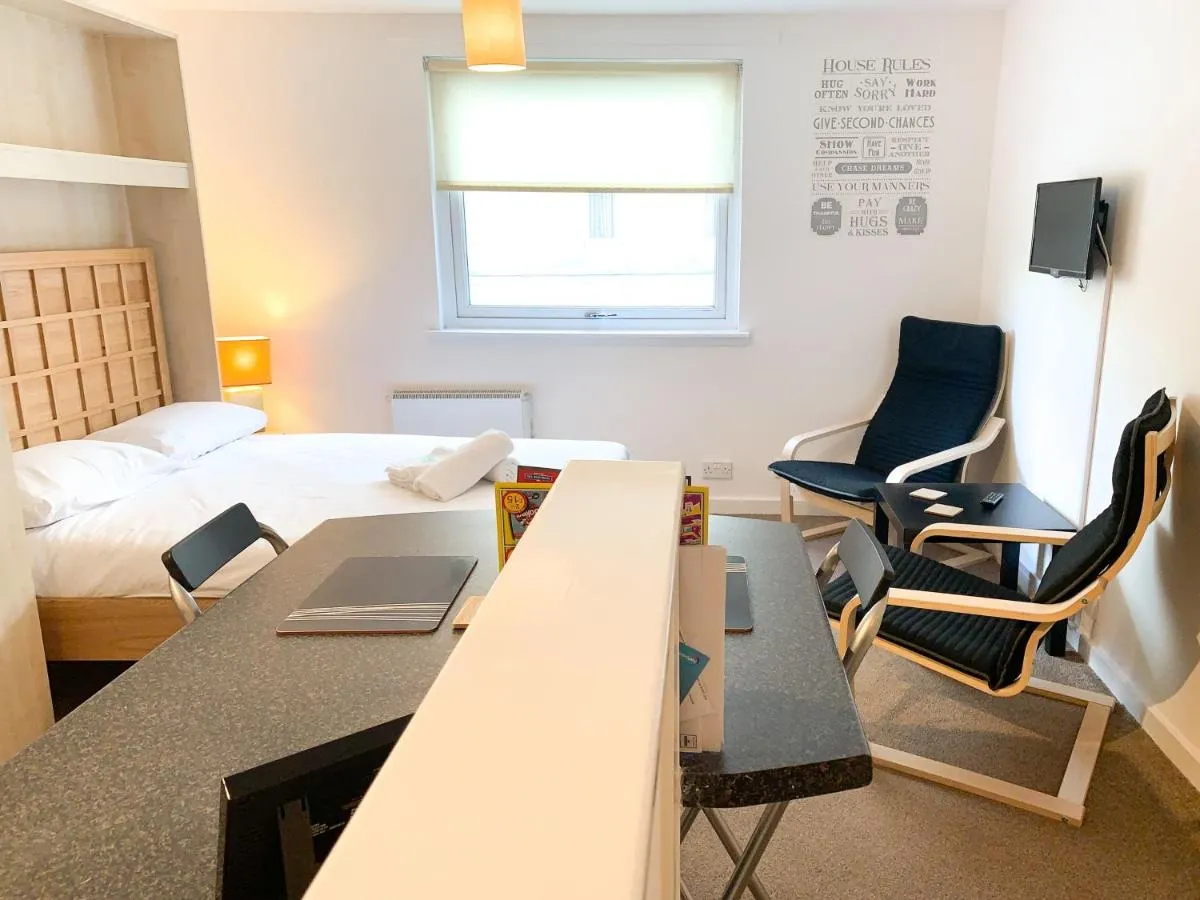 Image 5 of Glasgow City Centre Studio Apartment