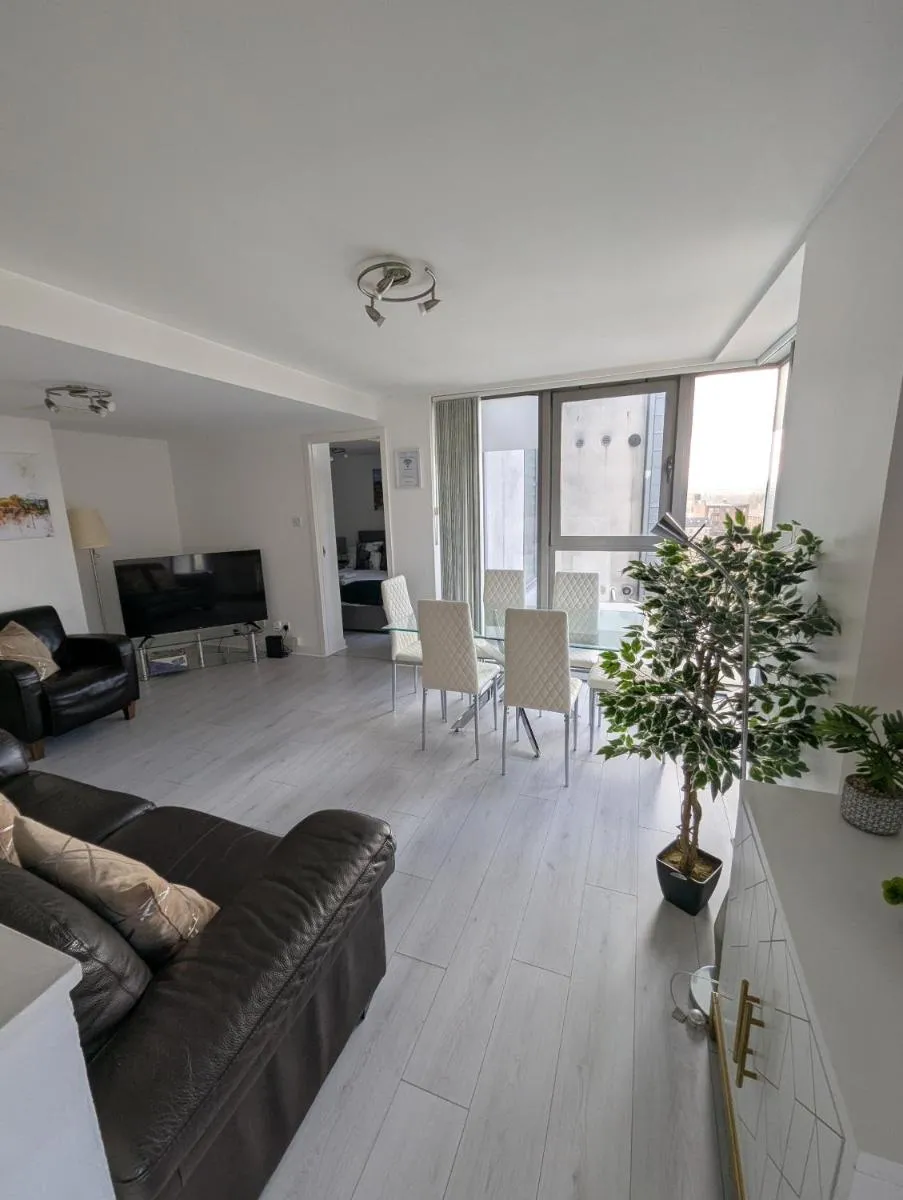 Image 6 of Glasgow City Centre Waterfront Apartment