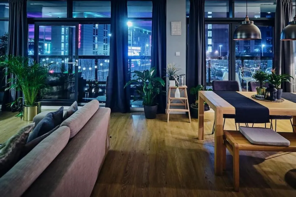 Image of Glasgow, Finnieston Luxury 2 Bed with parking, e-check in, hi-fi