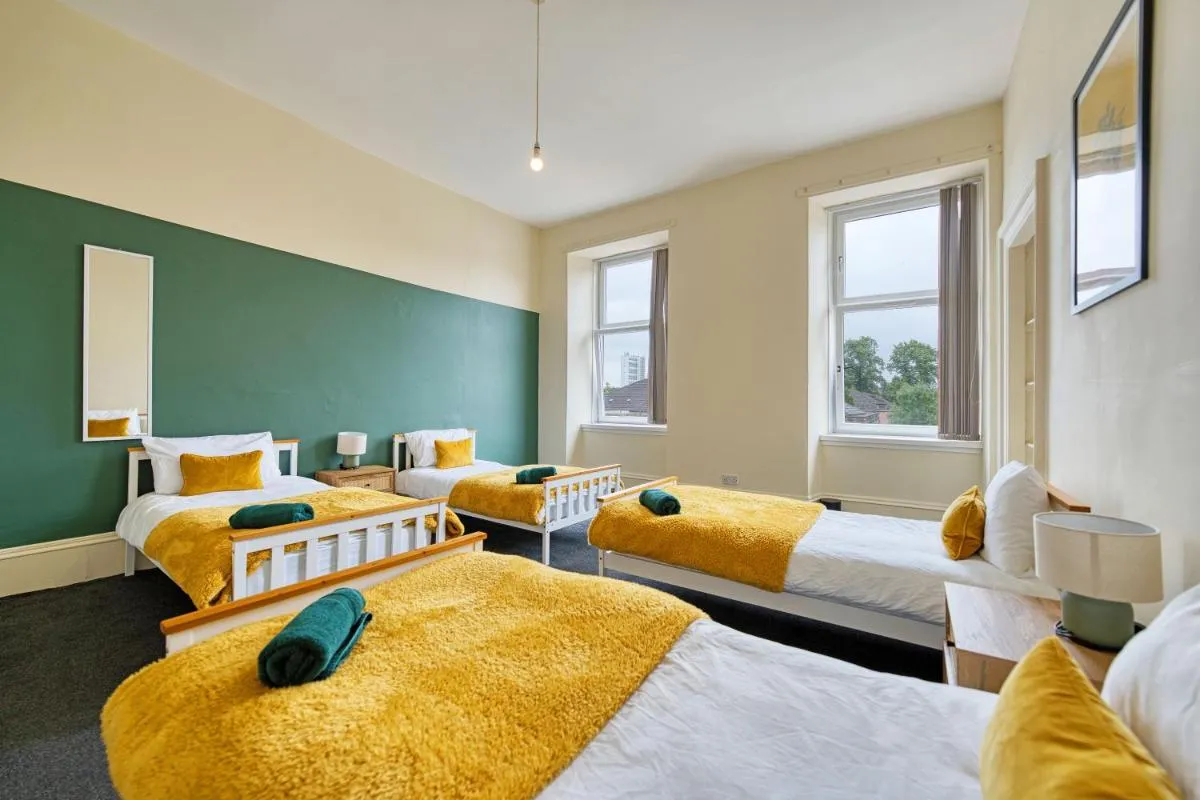 Image 5 of Group Stay 4BR Sleeps 11 Near Ibrox Parking