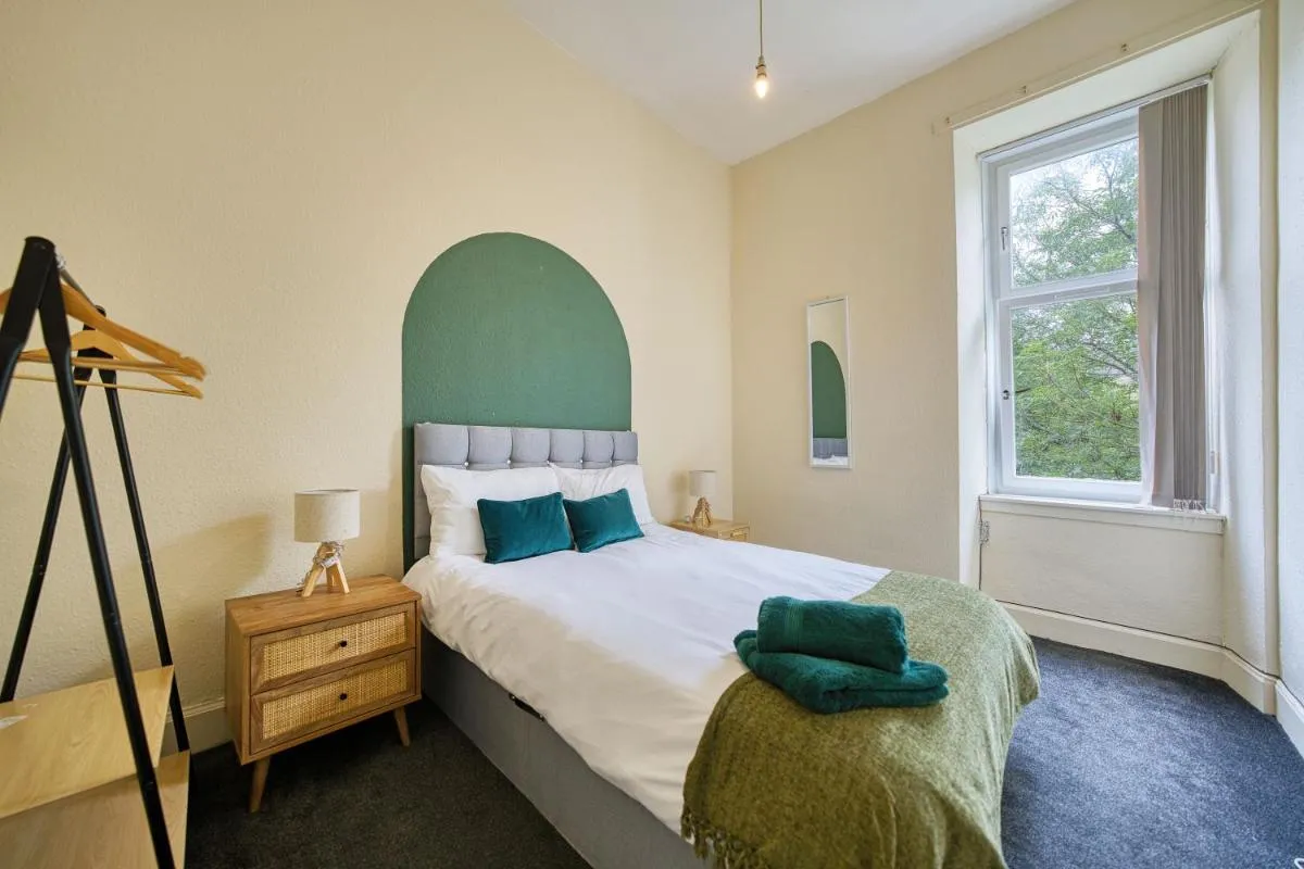Image 1 of Group Stay 4BR Sleeps 11 Near Ibrox Parking