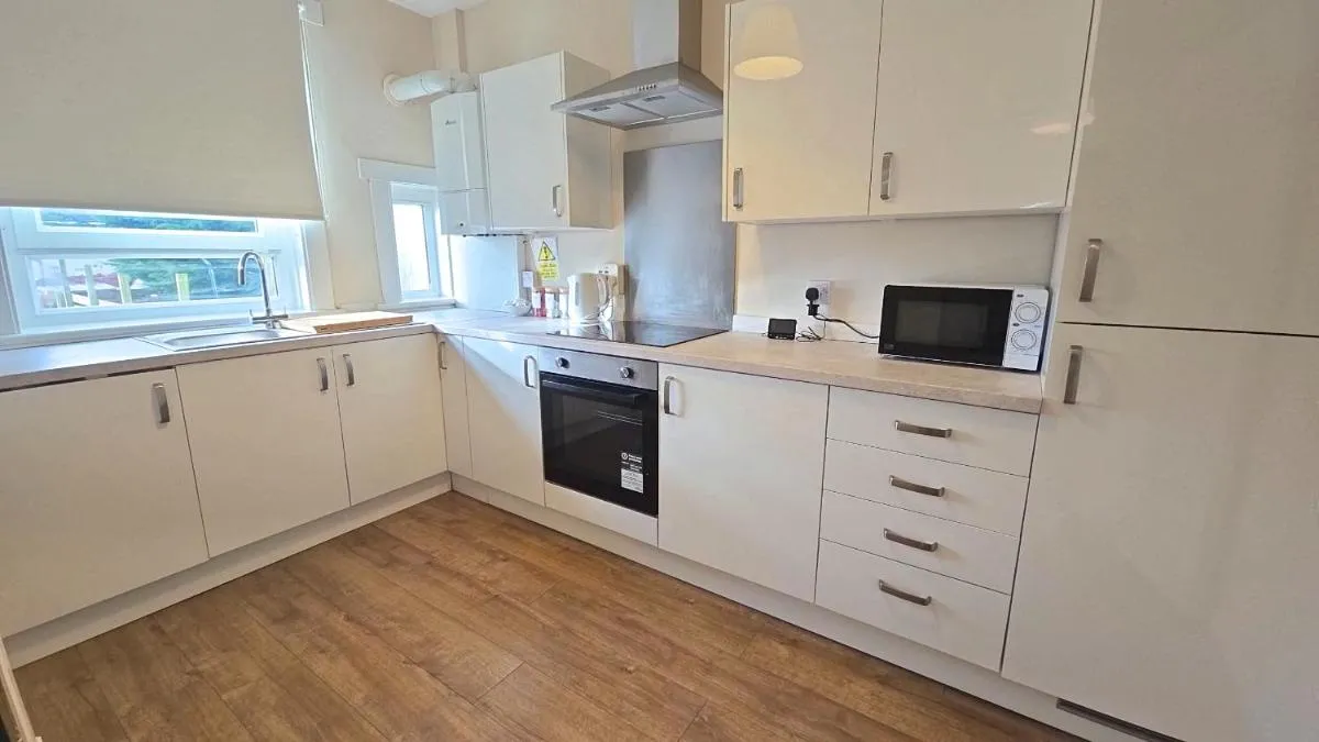 Image 2 of Holiday Home – Beautiful Two bedroom House in Glasgow & Free Parking