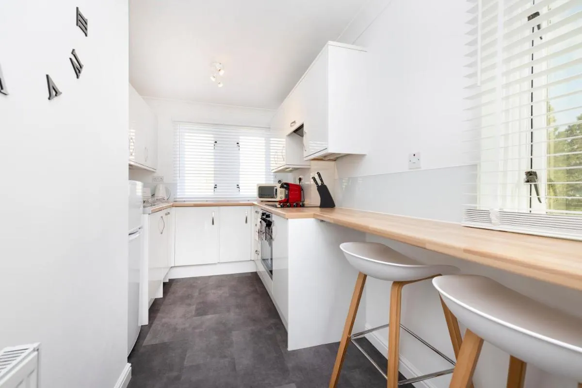 Image 3 of JOIVY Bright Flat Overlooking The Clyde