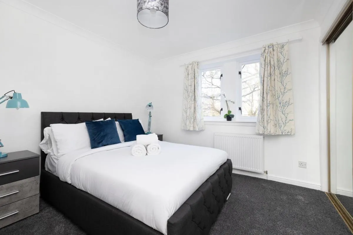 Image 1 of JOIVY Bright Flat Overlooking The Clyde