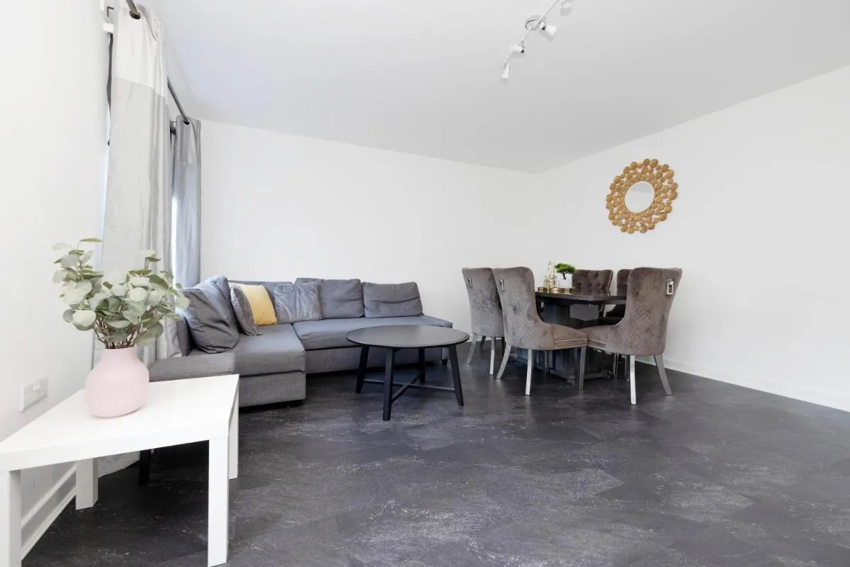 Image 3 of JOIVY Stylish House with Garden & Parking