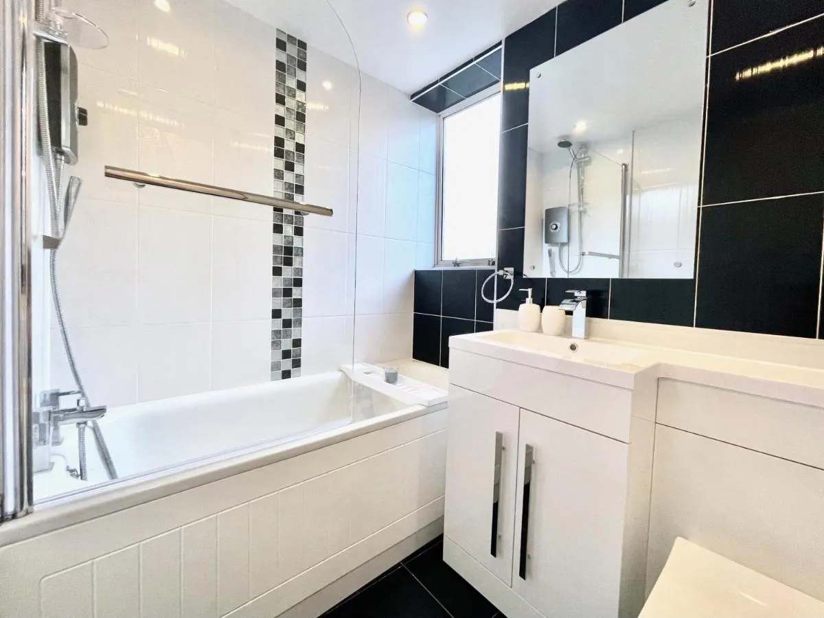 Image 2 of Kingsbridge Apartment