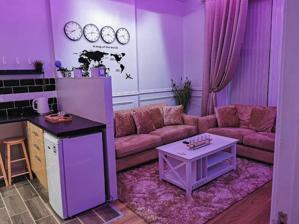 Image of LUXURIOUS 3 BEDROOM APARTMENT: HEART OF WESTEND