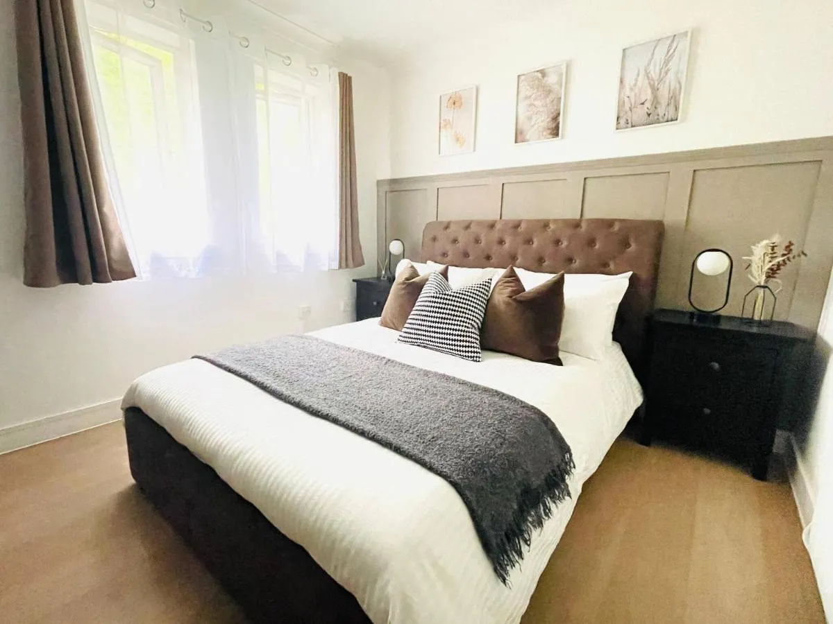 Image 1 of Lovely 1-bedroom Apt in Glasgow City near Subway