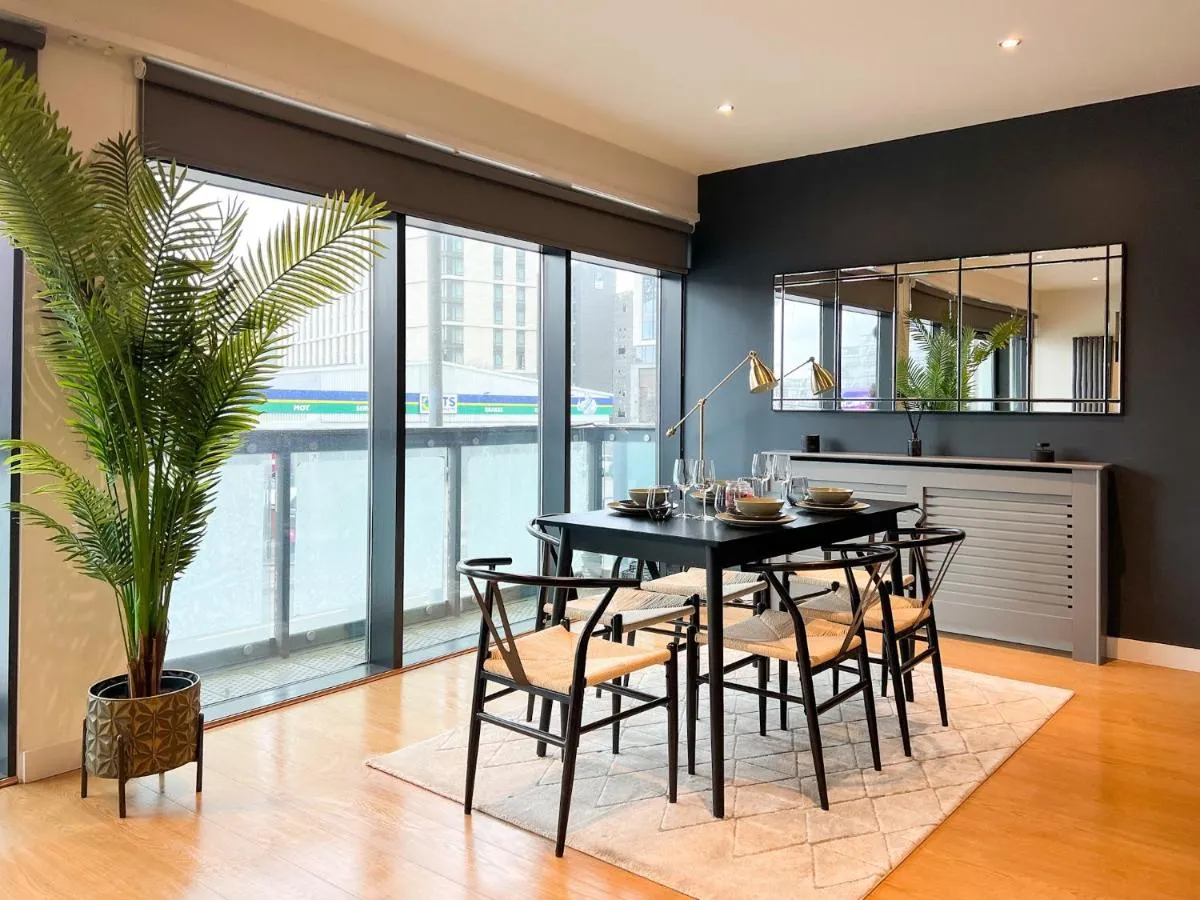 Image 3 of Lovely 2 Bed Duplex Apartment with Hydro Views
