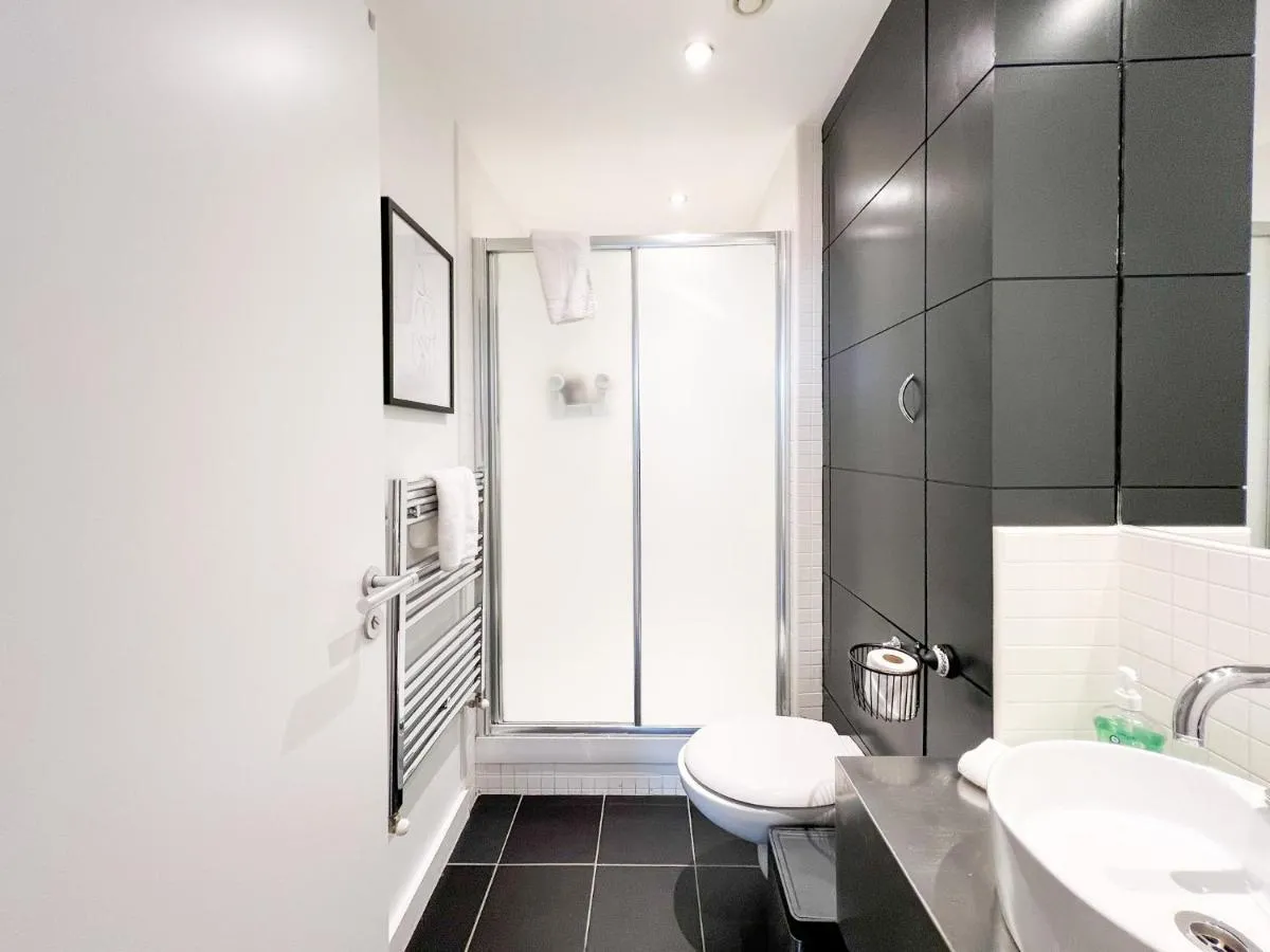 Image 6 of Lovely 2 Bed Duplex Apartment with Hydro Views