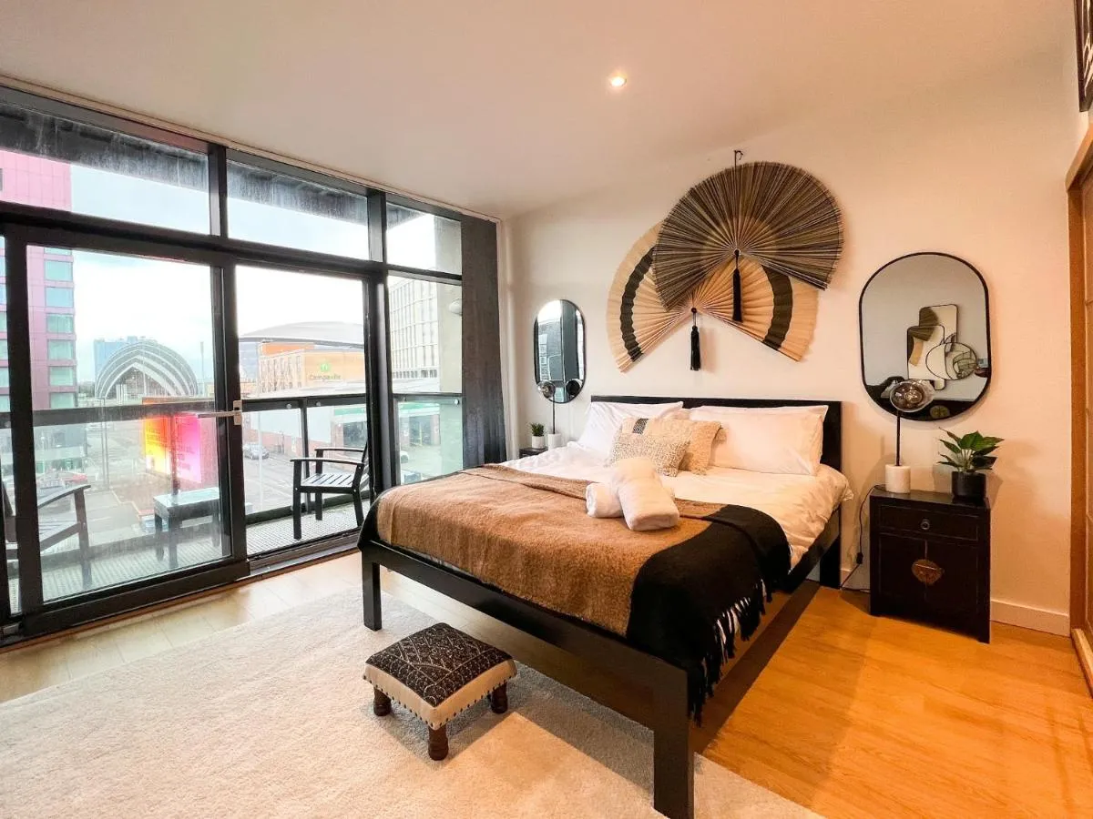 Image 1 of Lovely 2 Bed Duplex Apartment with Hydro Views