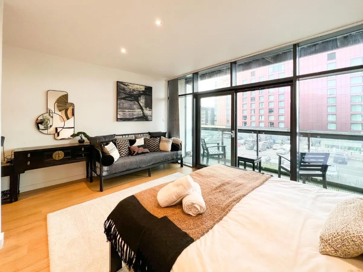 Image 5 of Lovely 2 Bed Duplex Apartment with Hydro Views
