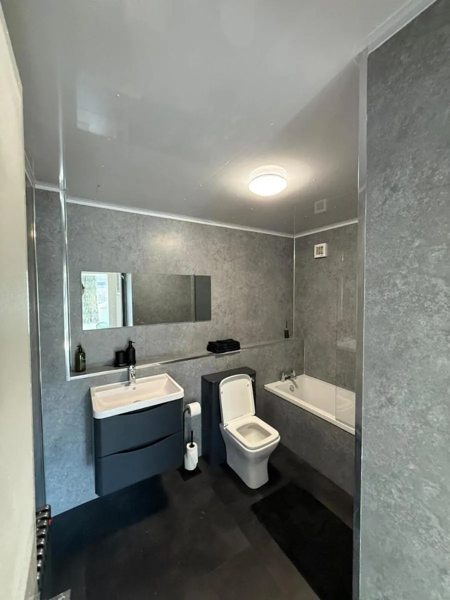 Image 3 of Luxurious 2BR, 8 mins from centre