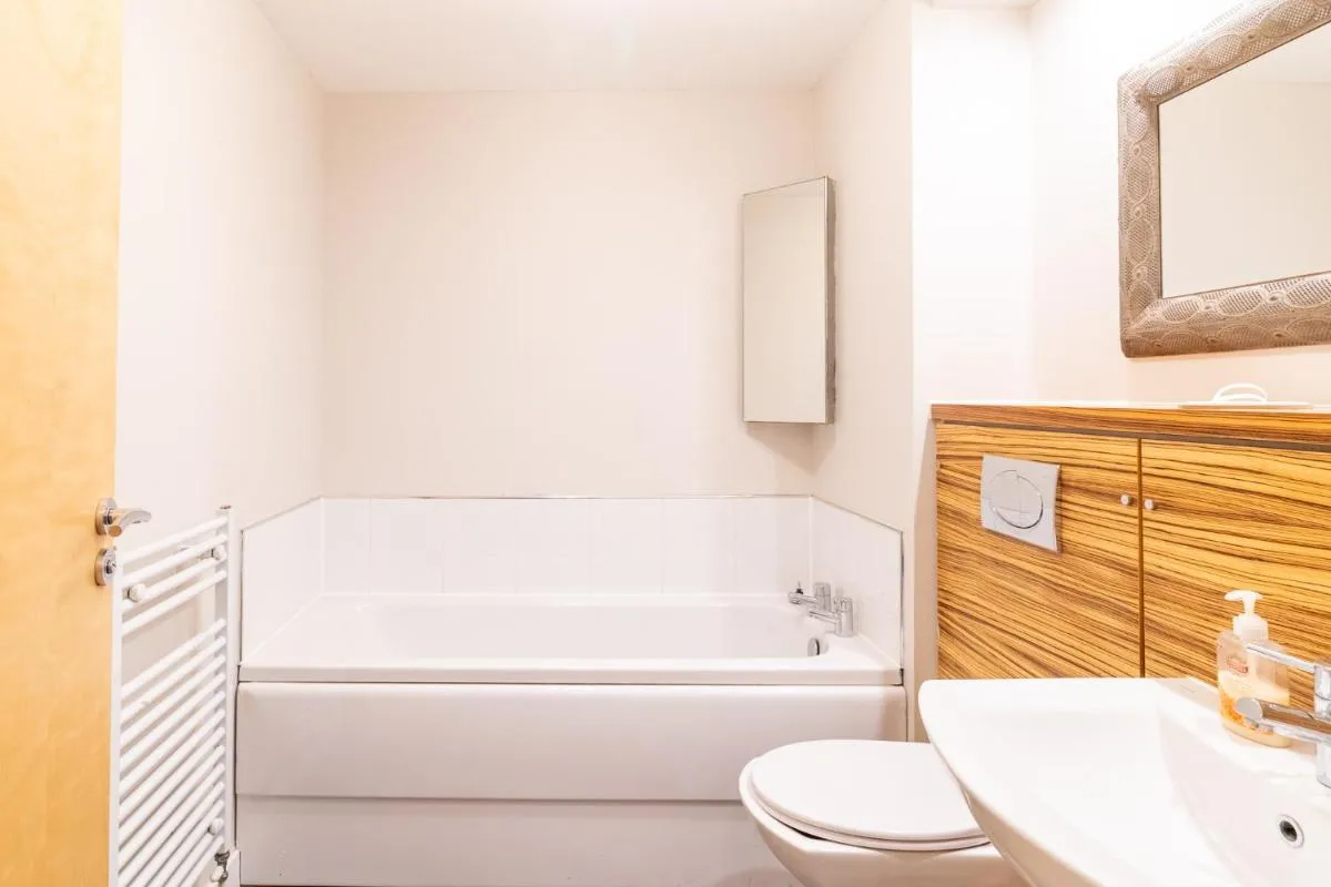 Image 2 of Luxury Riverview City Centre Apartment