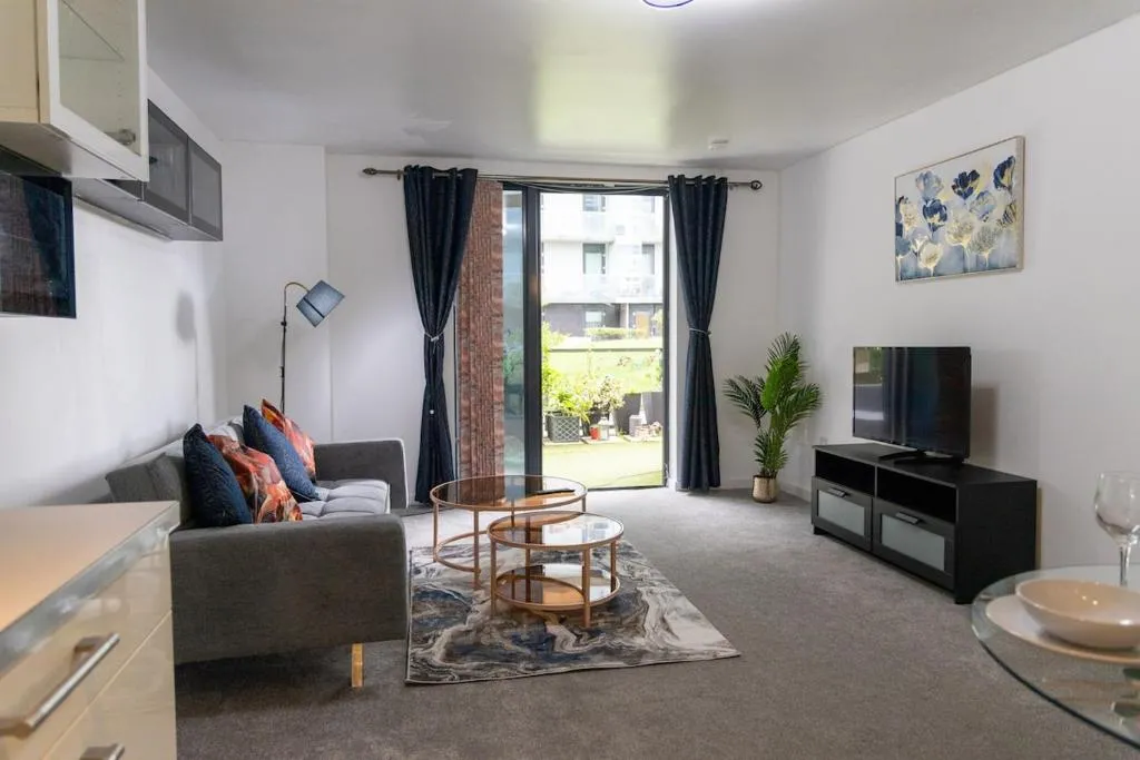 Image of Meadowside Quay 2BR Luxurious Apartment