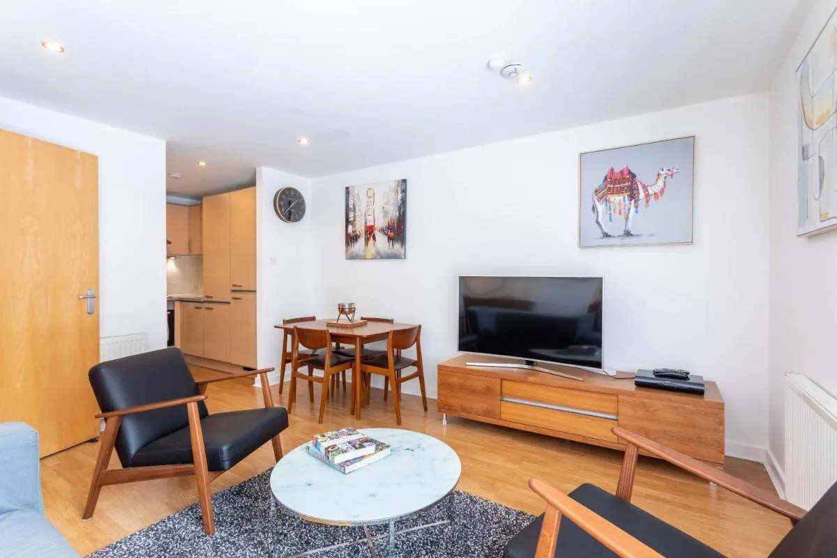 Image 5 of Modern 2 bed BroomPark/Central apt. with Parking