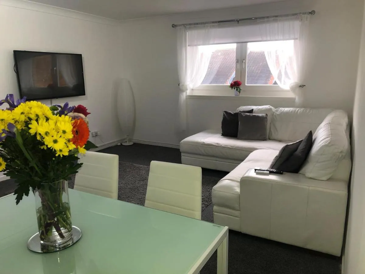 Image 4 of Modern 2 bedroom Apartment Near City Centre